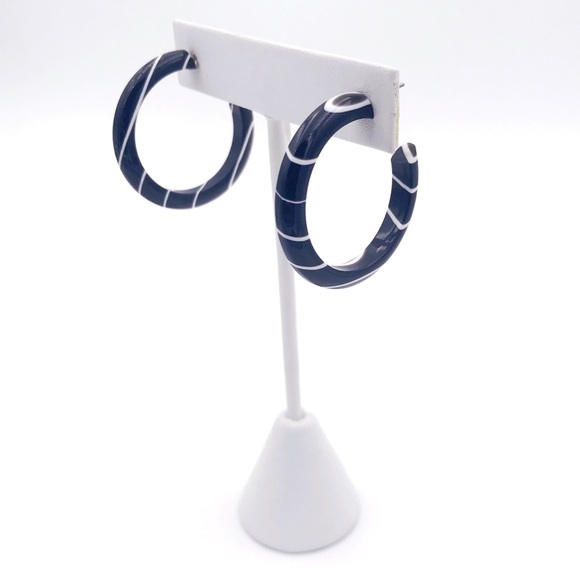 Black and white medium plastic hoops - Picture 1 of 3